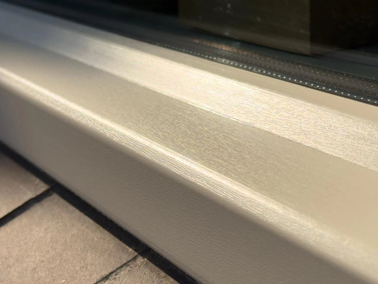 Hersteld kunststof kozijn met Renolit folie door iWrap